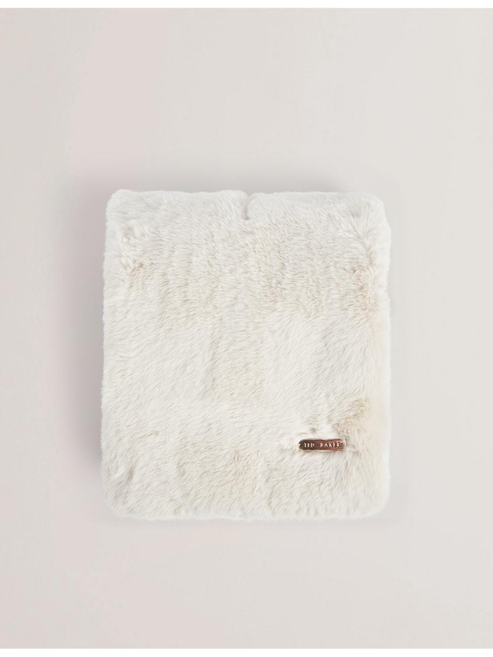 Women Ted Baker EMAAAAS - Faux Fur Loop-Through Stole Scarves White | India  ZOHK-76019
