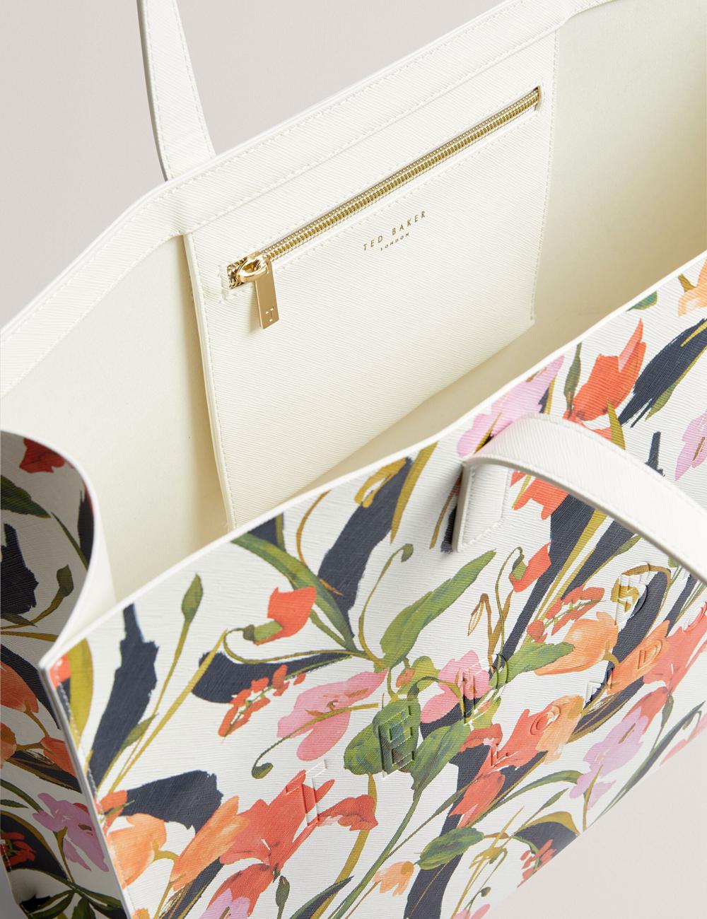 Women Ted Baker FLORISH - Floral Print PU Leather Wide Tote Bags Cream | India  CZKA-94681