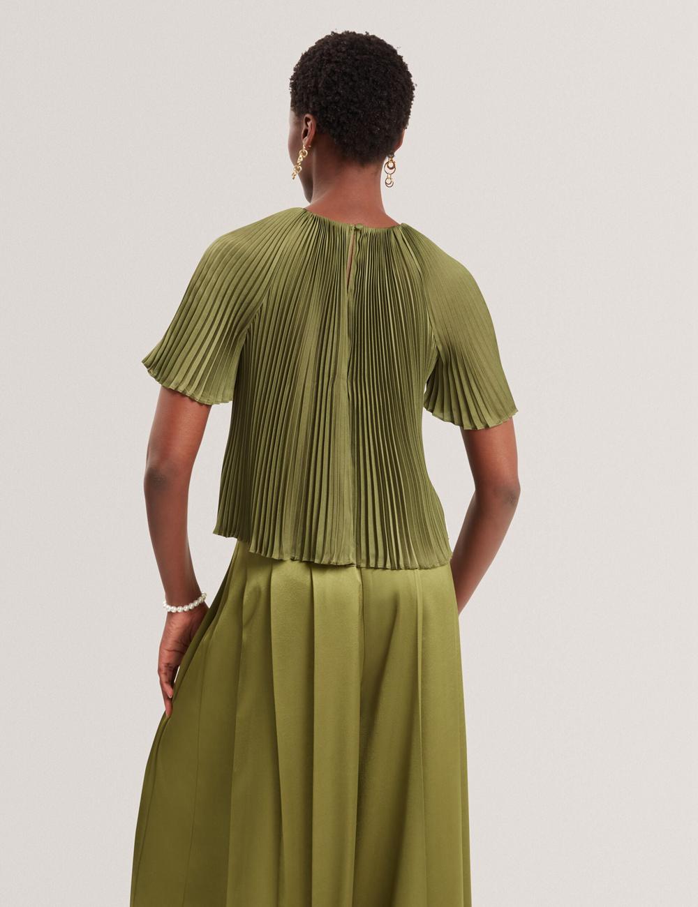 Women Ted Baker LIONAA - Floral Graphic Pleated Satin Short Sleeve Blouses Green | India  VQMZ-60394