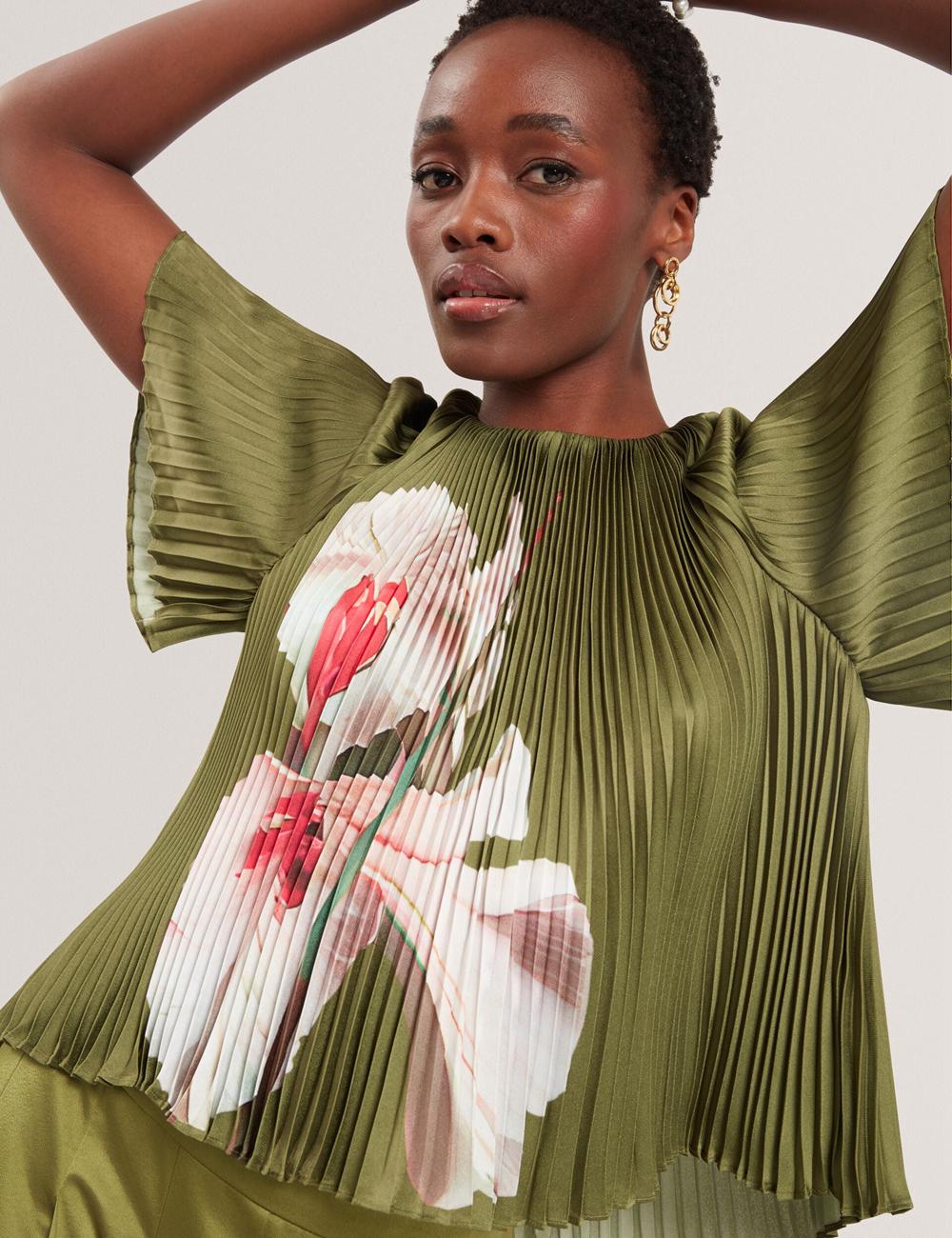 Women Ted Baker LIONAA - Floral Graphic Pleated Satin Short Sleeve Blouses Green | India  VQMZ-60394