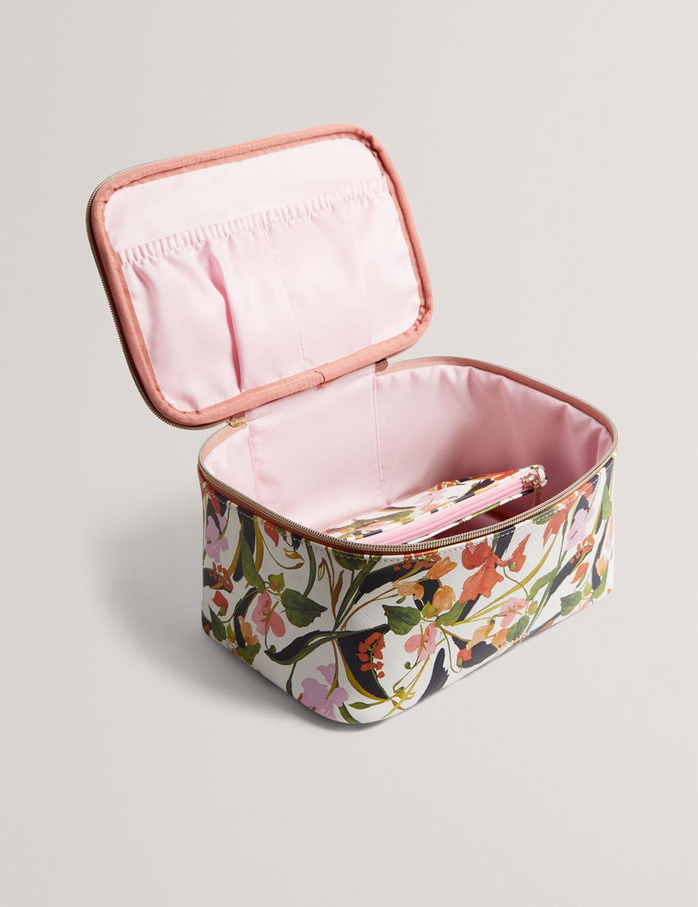 Women Ted Baker LOUISII - Floral PU Top Handle Large Wash Bags Nat-White | India  GHFK-71856