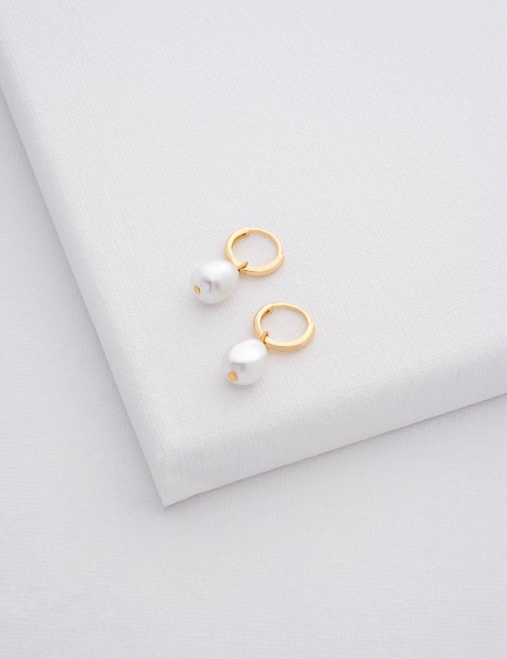 Women Ted Baker PERIAA - Pearl Drop Pendant Huggie Earrings Gold | India  BWPH-78594